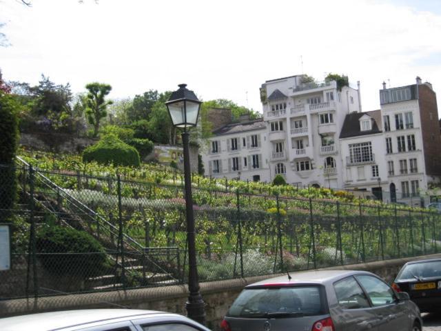 Quiet Apartment Hill Of Montmartre Paris Bagian luar foto